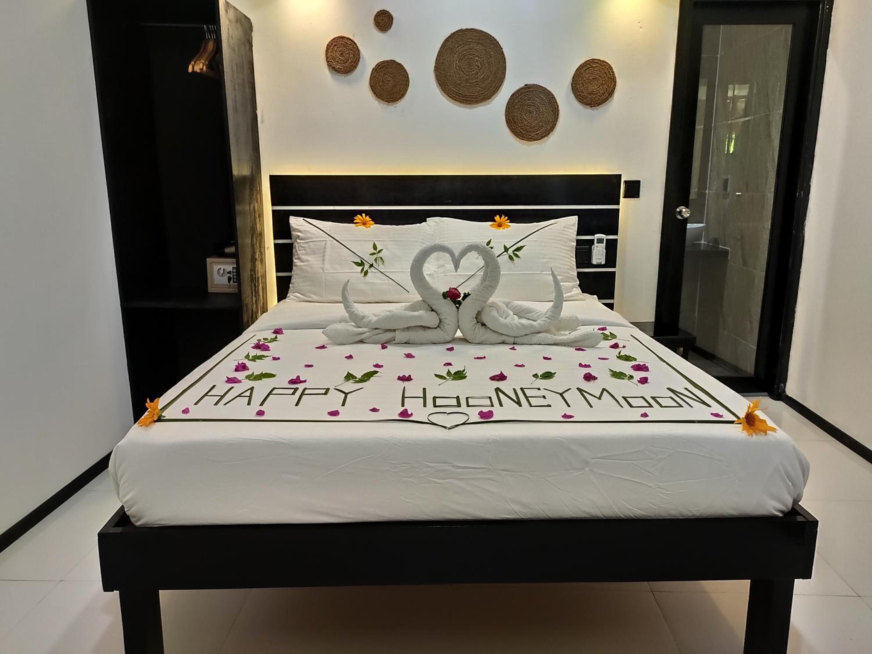 Crown Beach Villas with direct access to the Bikini Beach - View 10