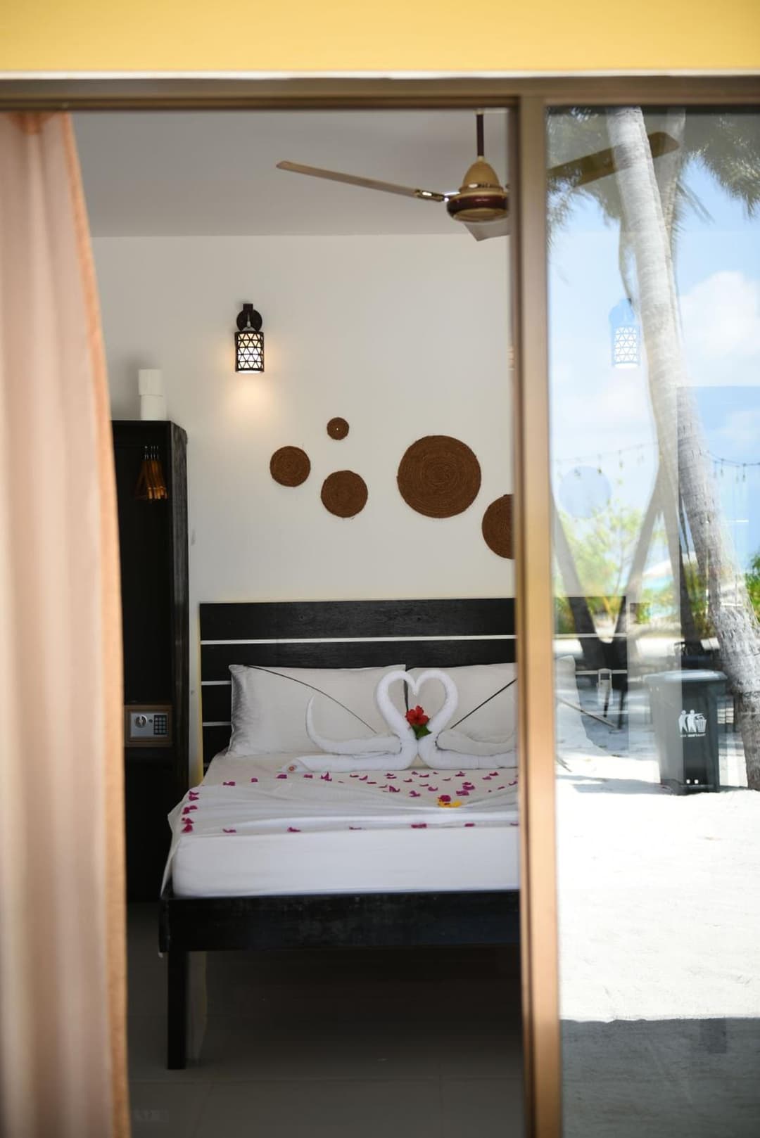 Crown Beach Villas with direct access to the Bikini Beach - View 3