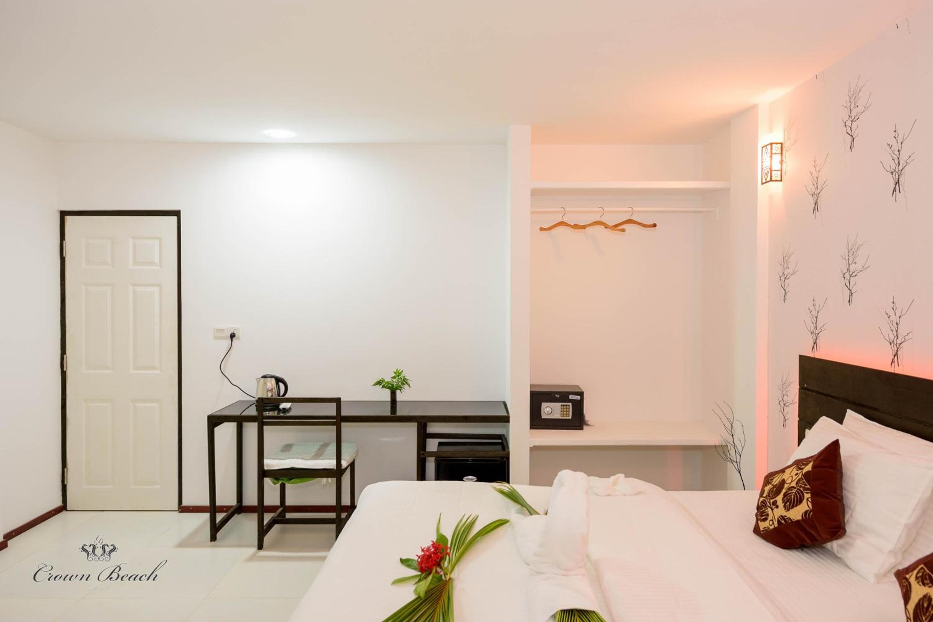 Crown Beach Villas with direct access to the Bikini Beach - View 28