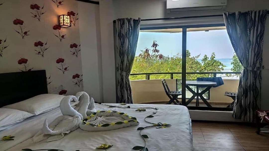 Crown Beach Villas with direct access to the Bikini Beach - View 36