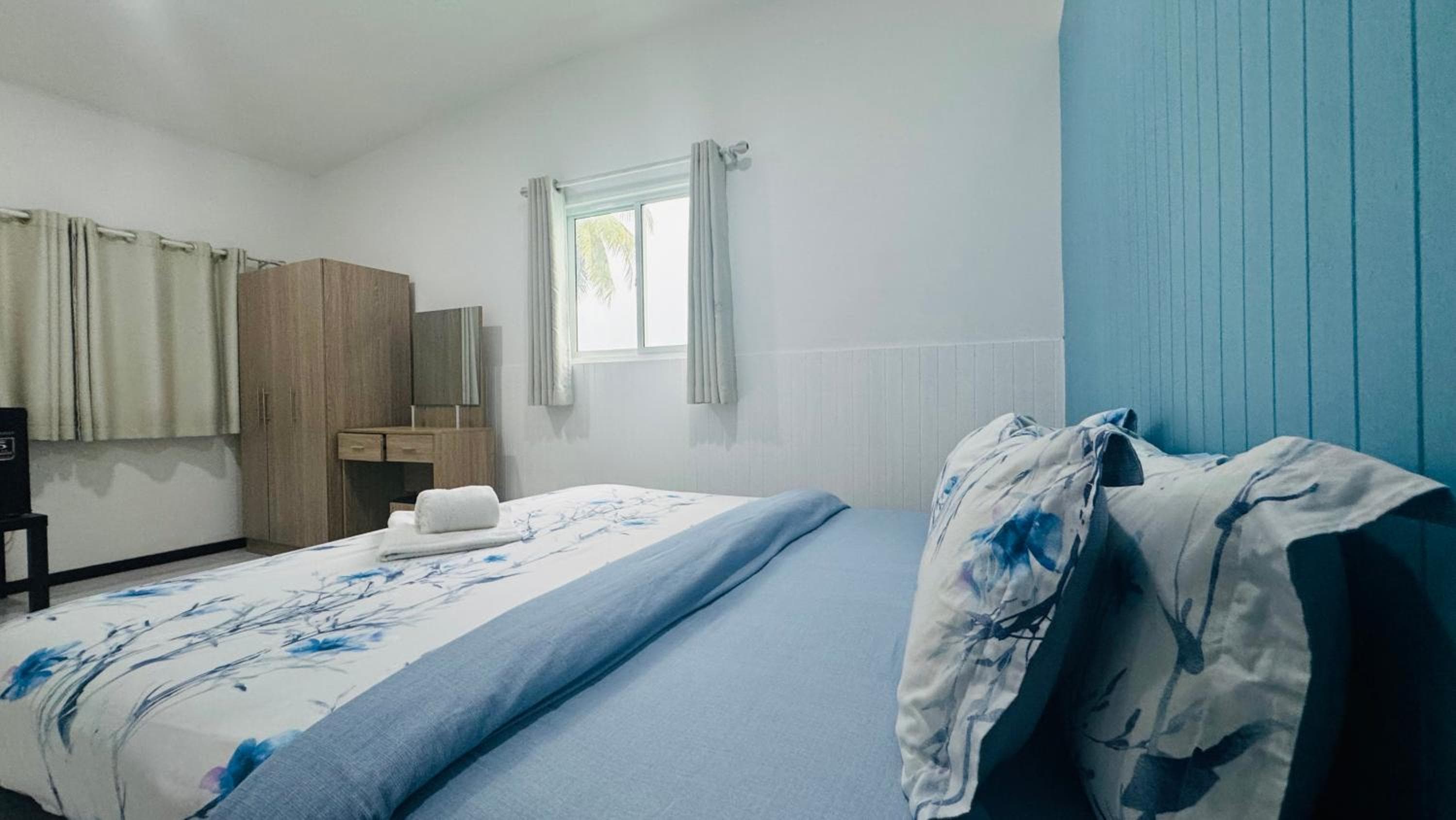 Wave Crest Retreat - View 19