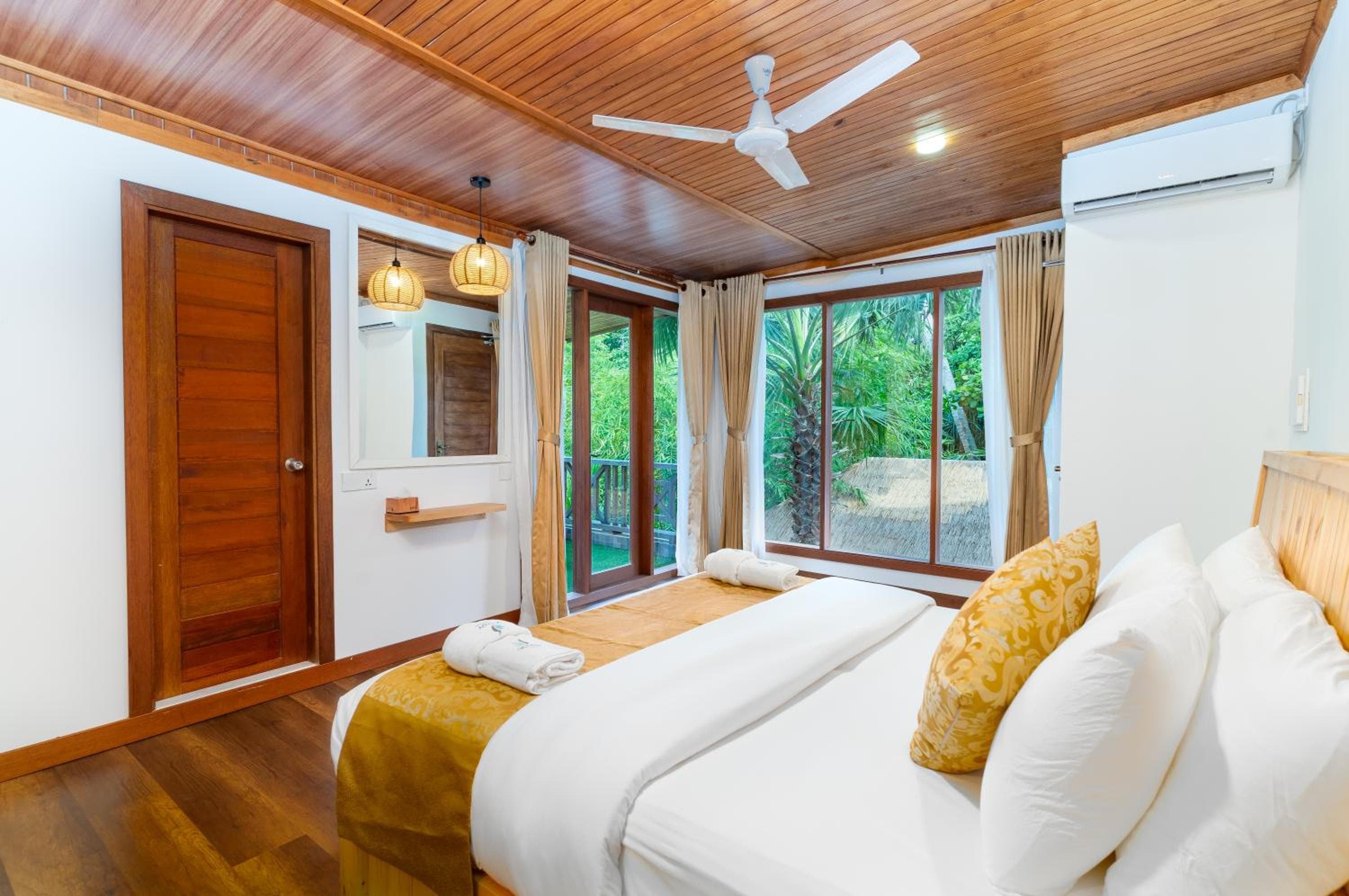 Ostrov Beach - View 14