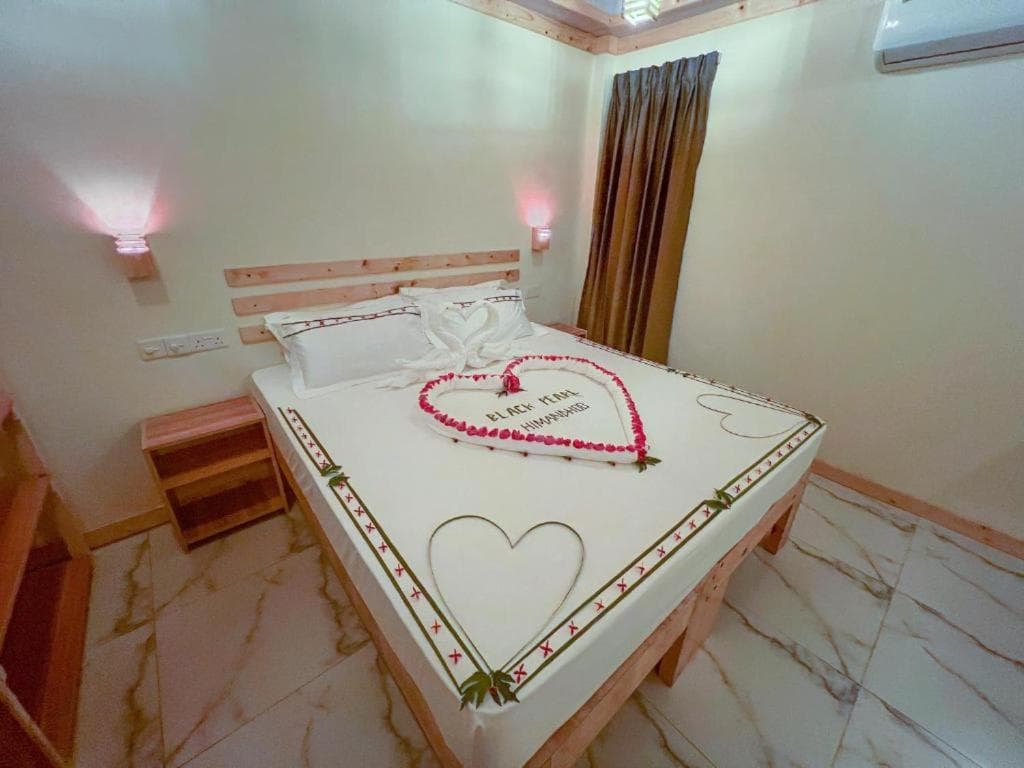 Pearl Himandhoo - View 21