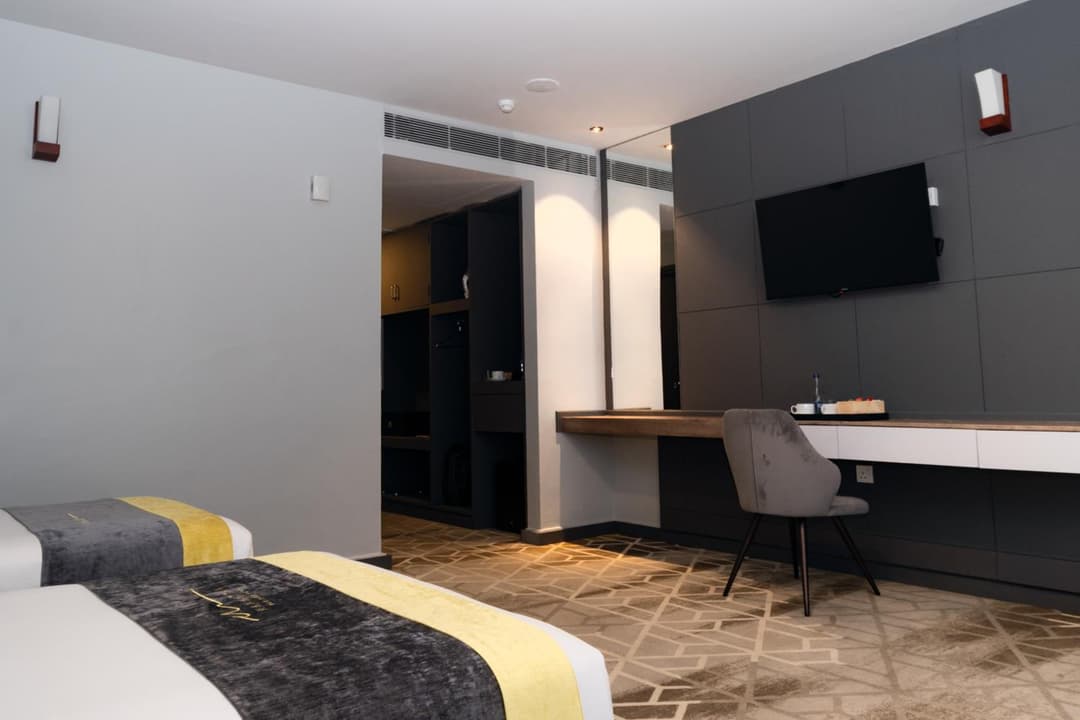 Manhattan Business Hotel, Male - View 24