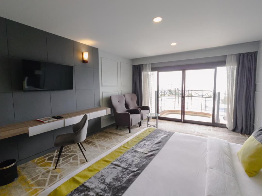 Manhattan Business Hotel, Male - View 4