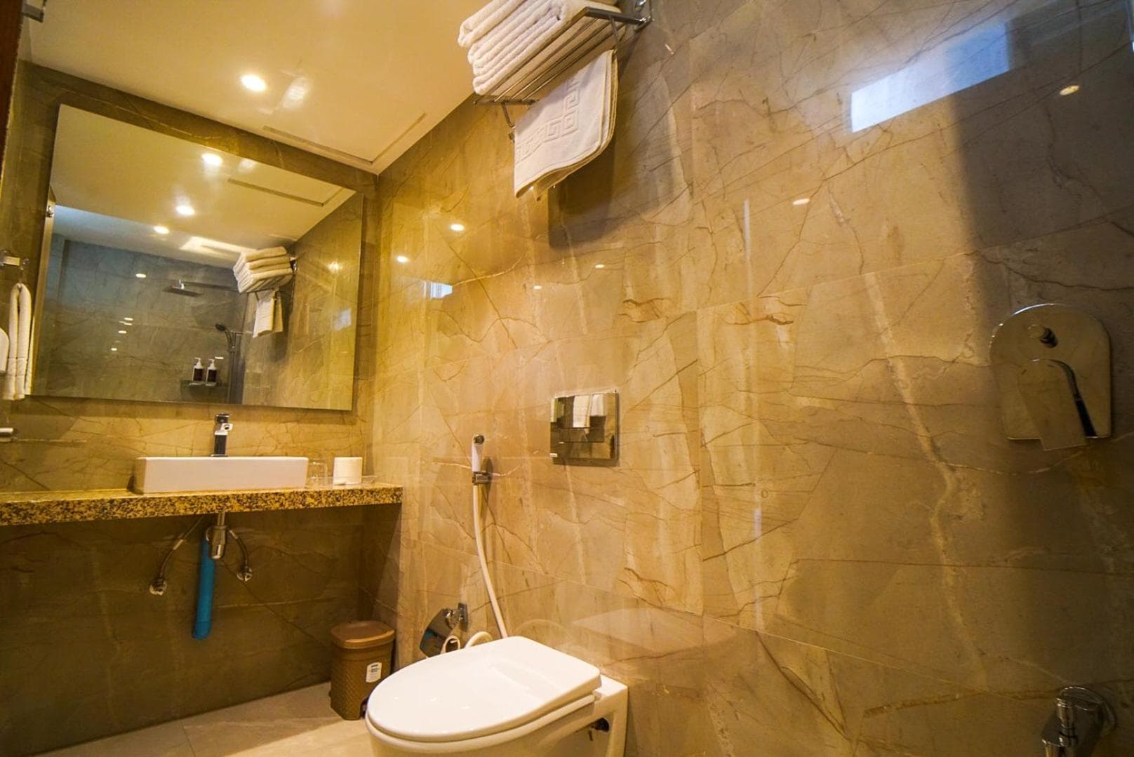 Hotel Flora - View 2