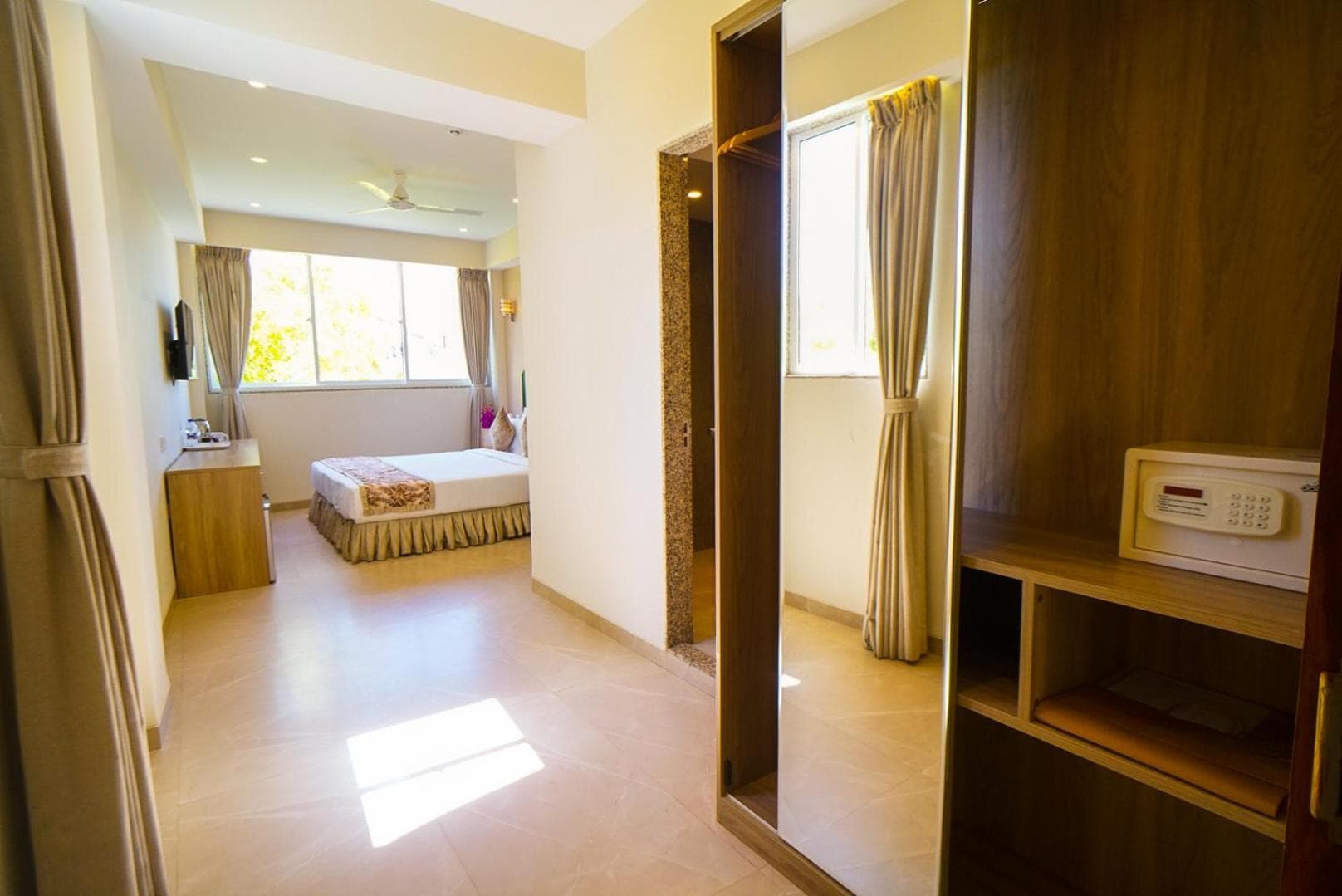 Hotel Flora - View 6