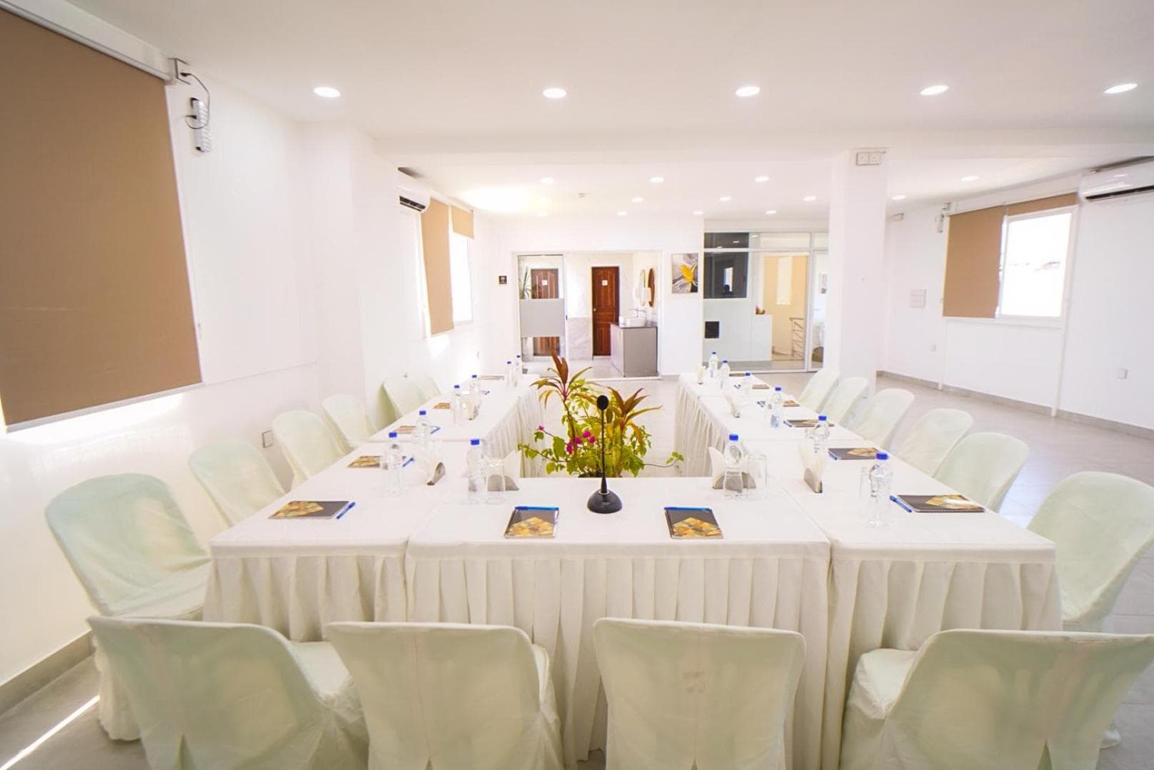 Hotel Flora - View 100