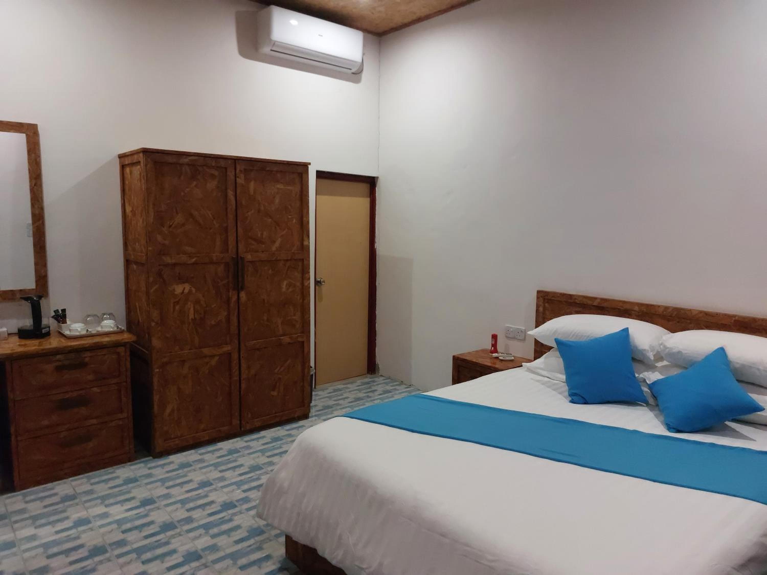 eMzaz Blue Lagoon - View 3