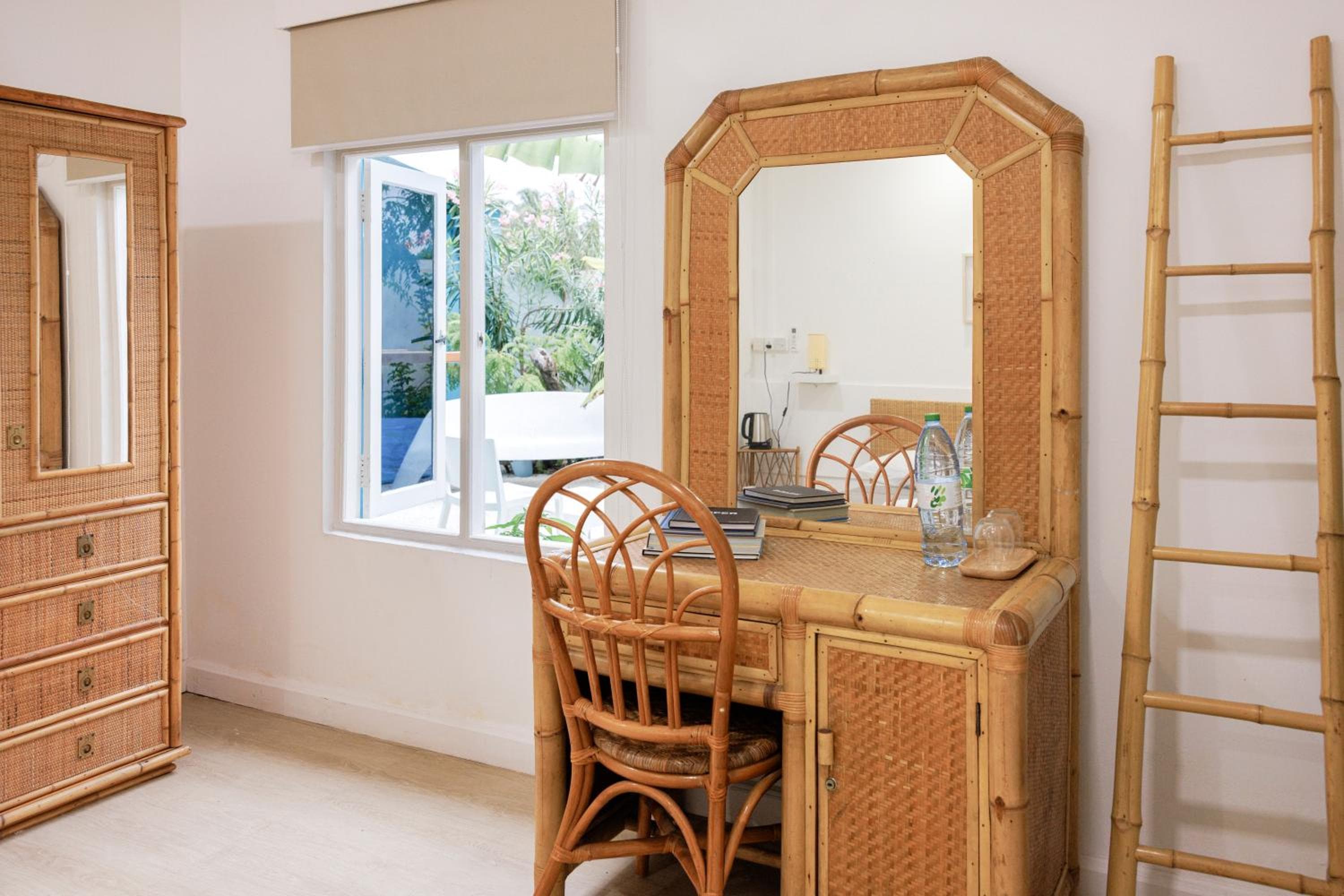 EQ SURF RETREAT - View 32