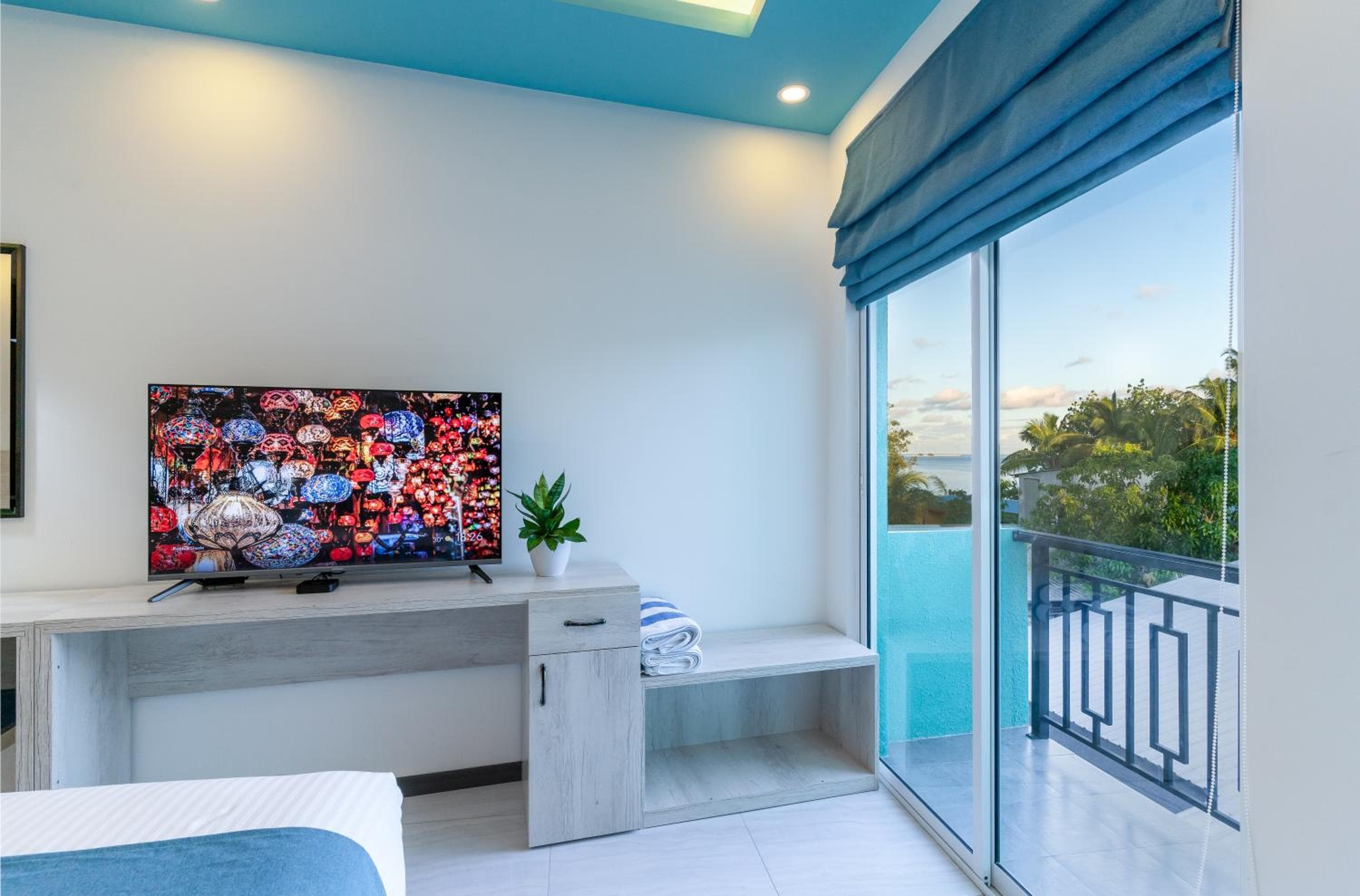 Ukulhas Sands - View 14