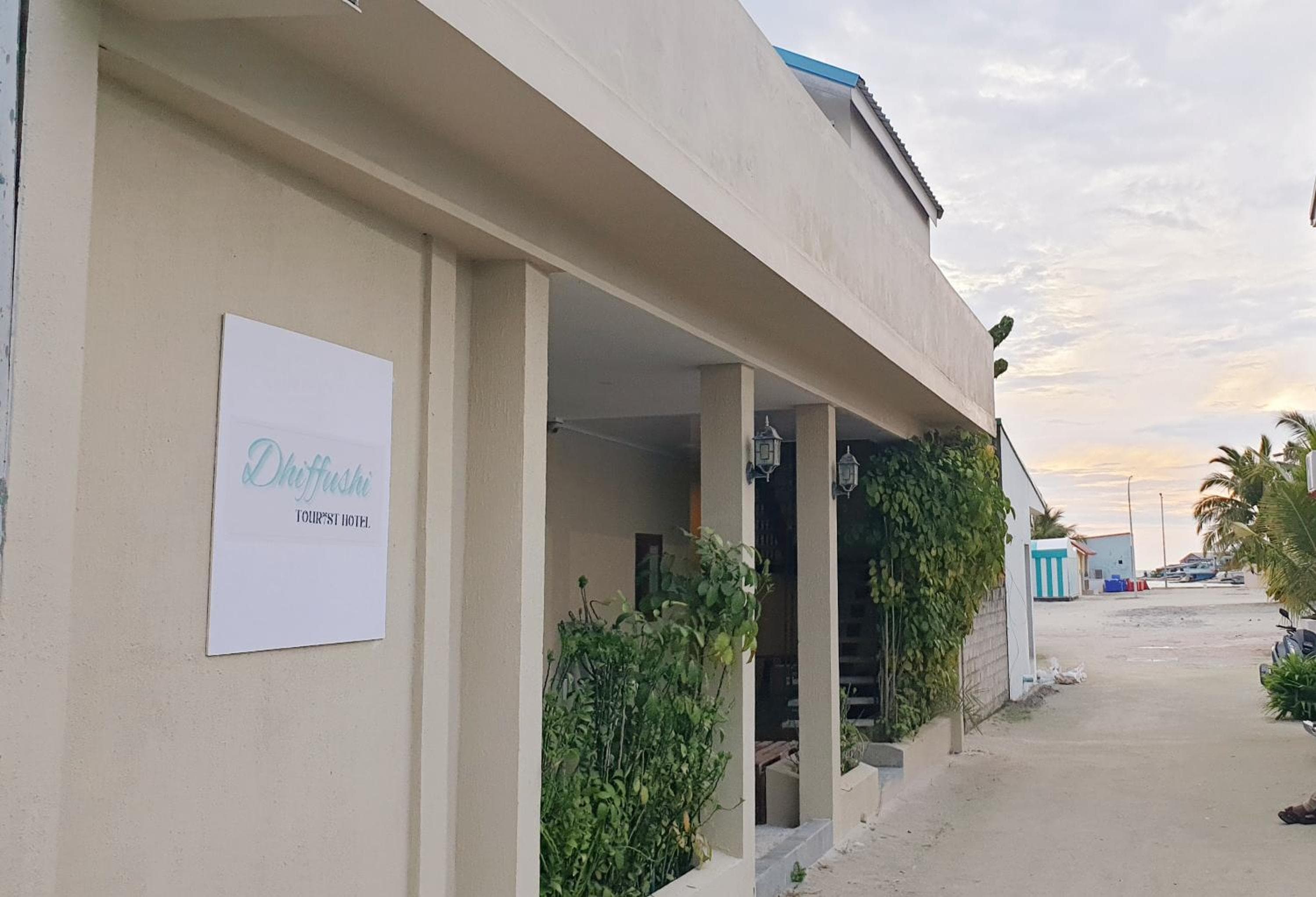 Dhiffushi Tourist Hotel - View 18