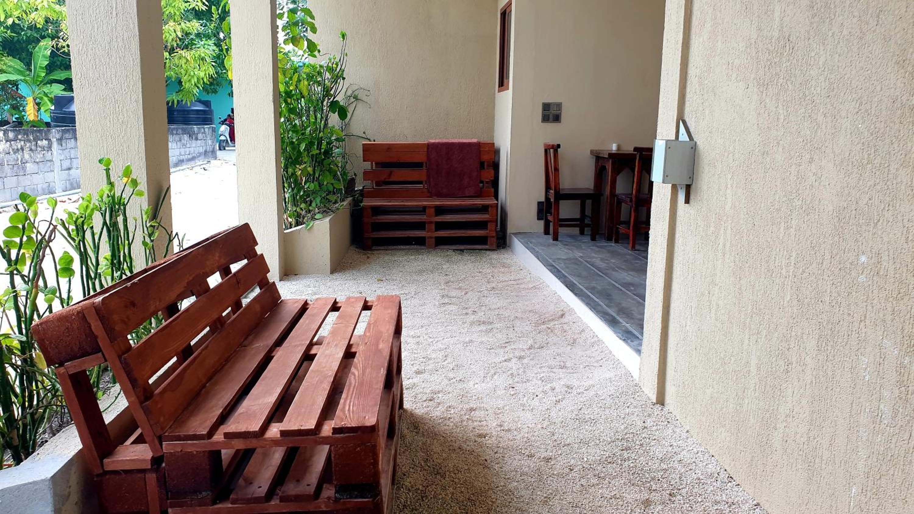 Dhiffushi Tourist Hotel - View 11