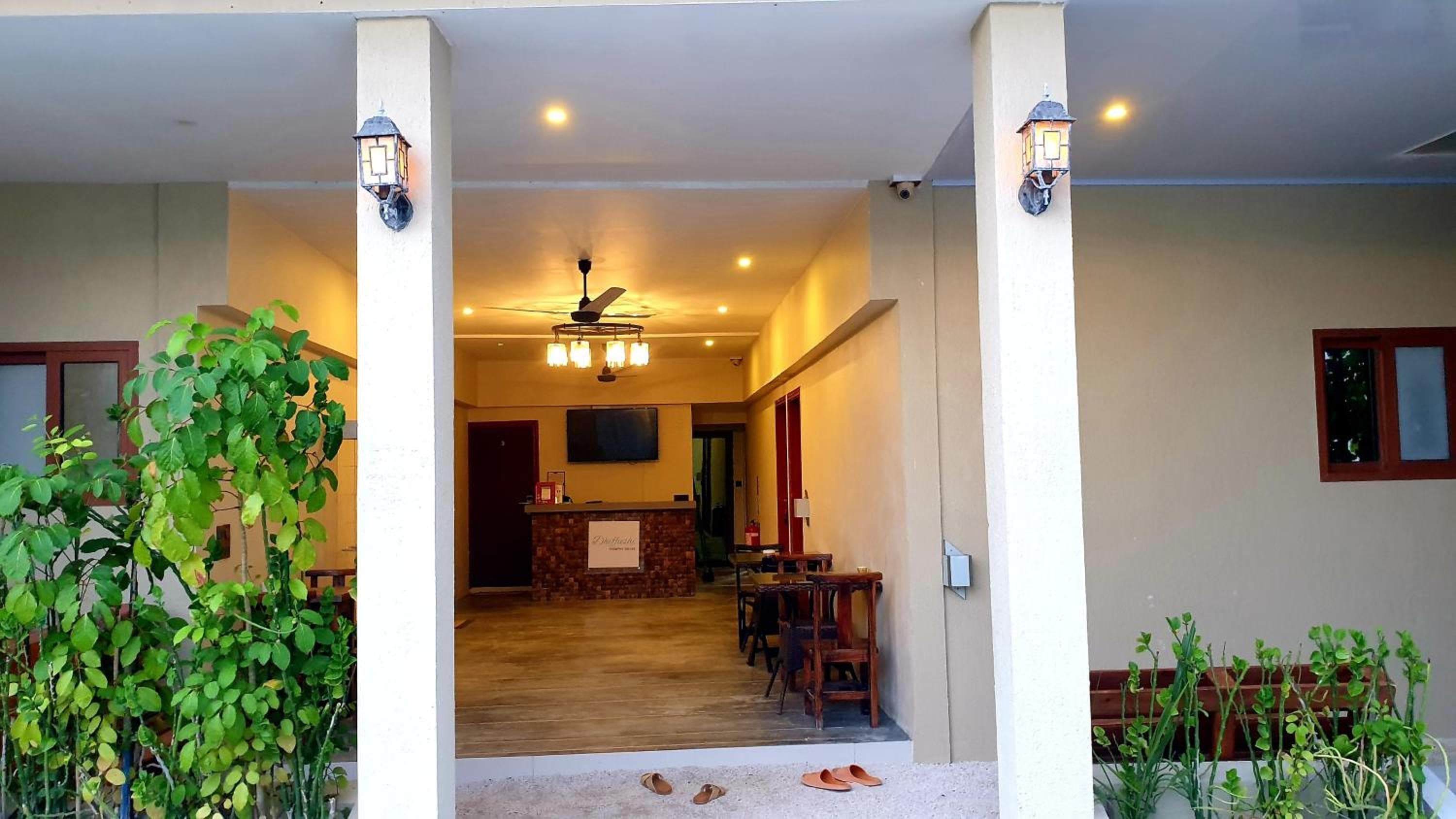 Dhiffushi Tourist Hotel - View 8
