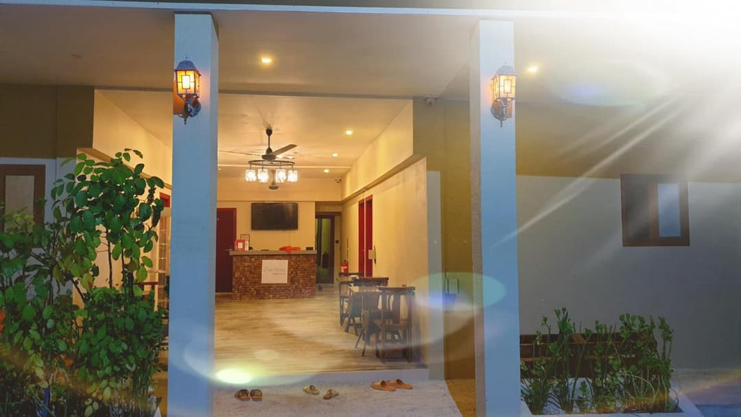 Dhiffushi Tourist Hotel - View 14
