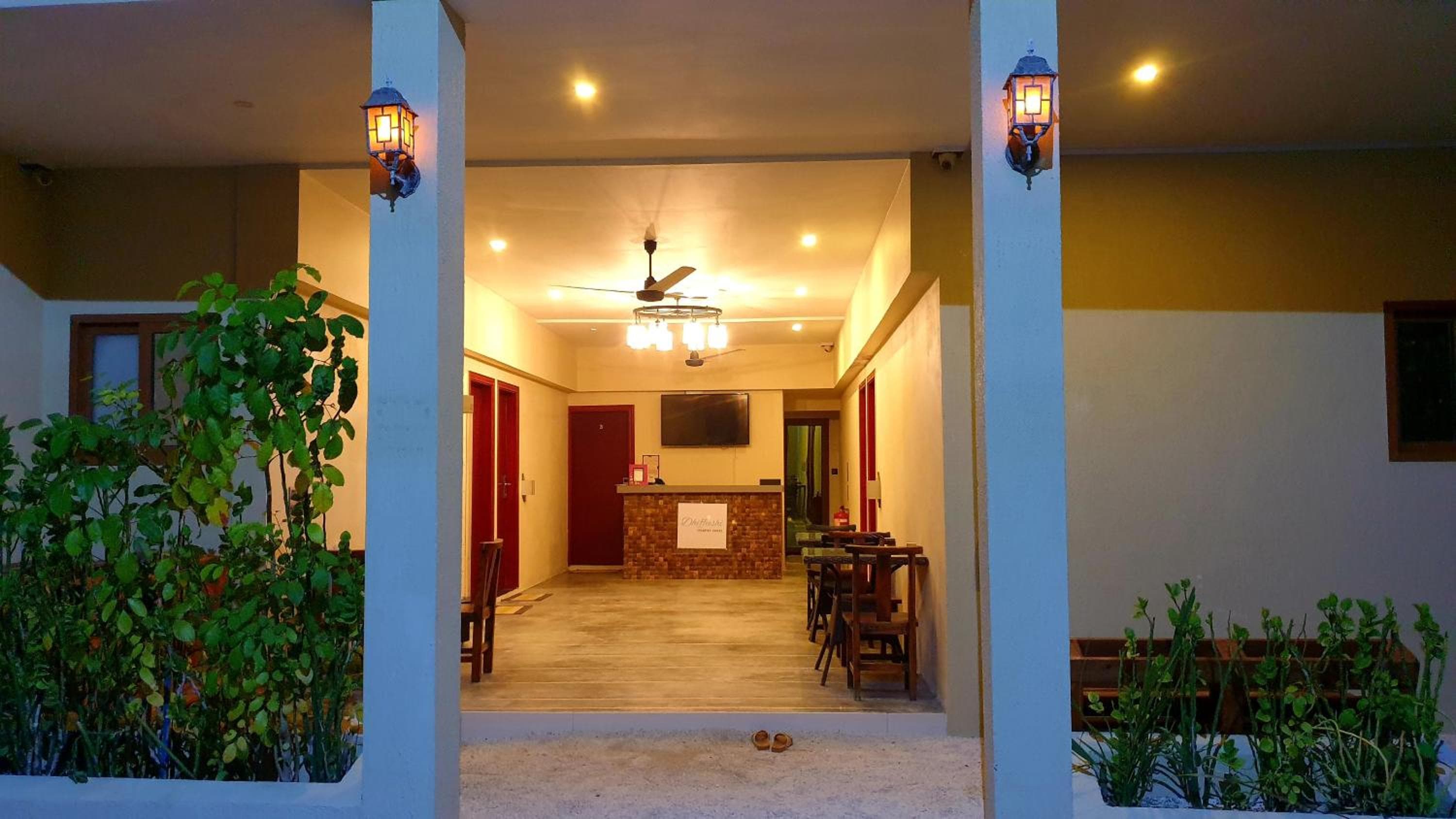 Dhiffushi Tourist Hotel - View 3