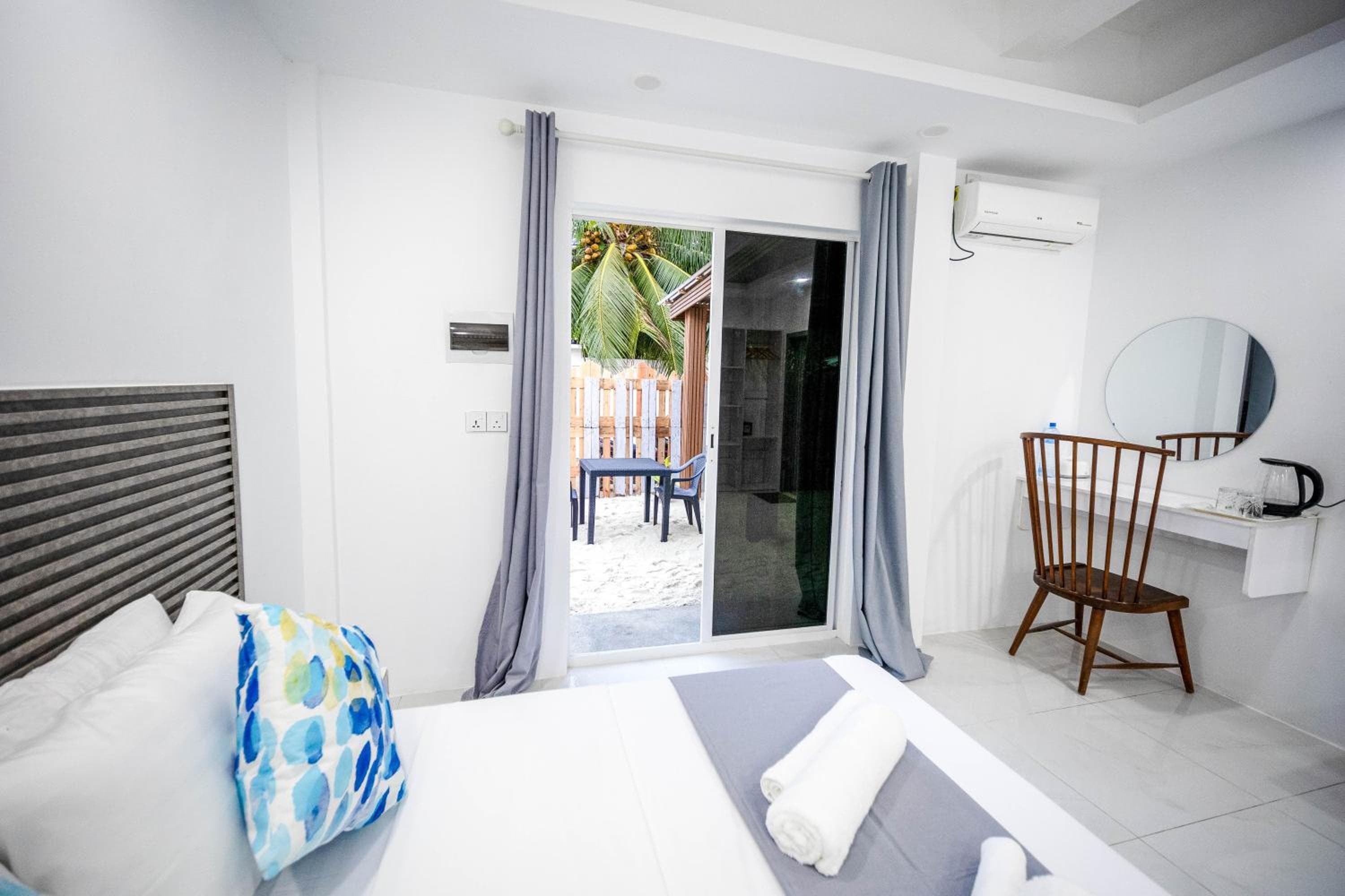 Aquatic Mathiveri - View 5