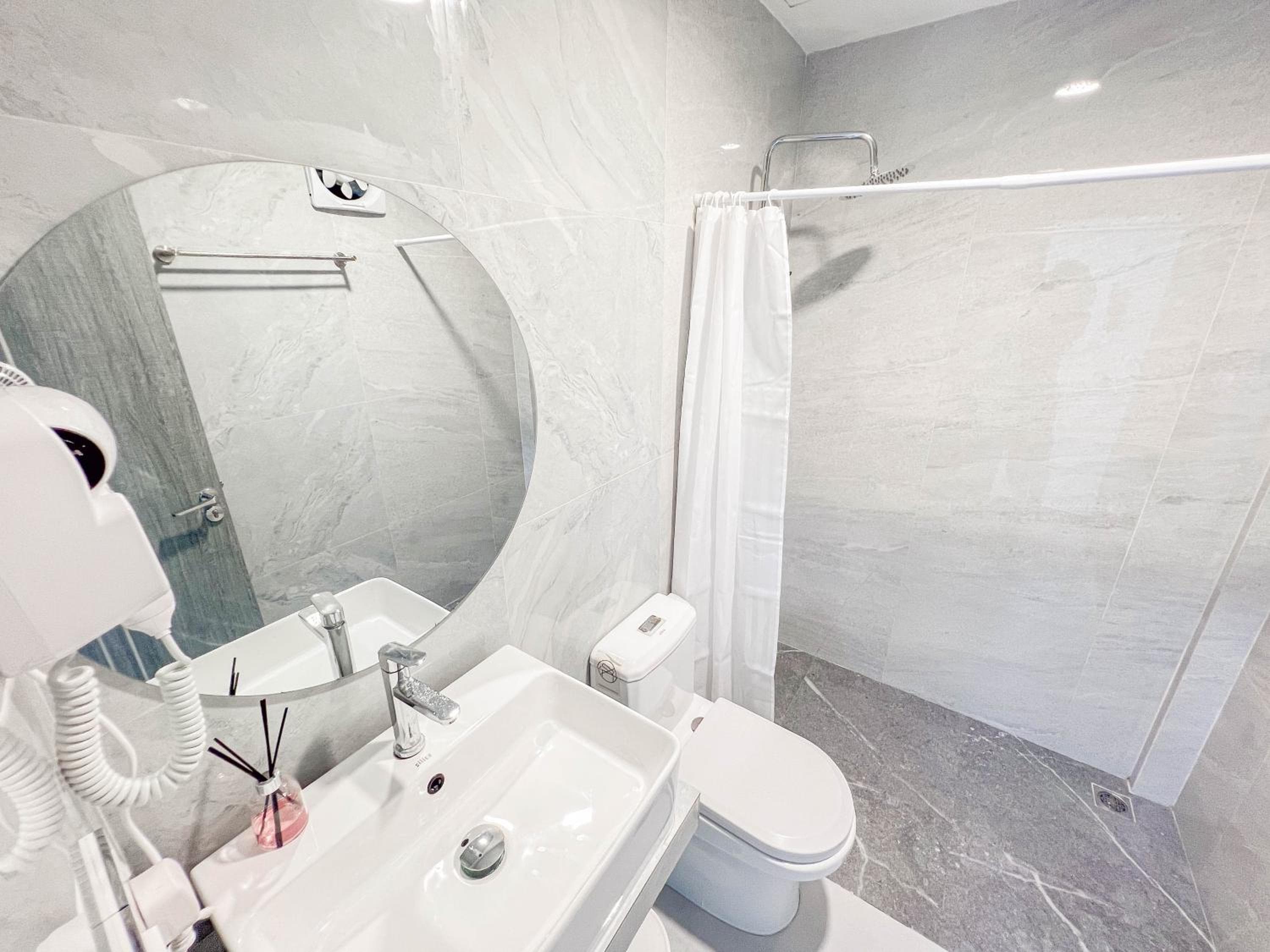 Aquatic Mathiveri - View 23