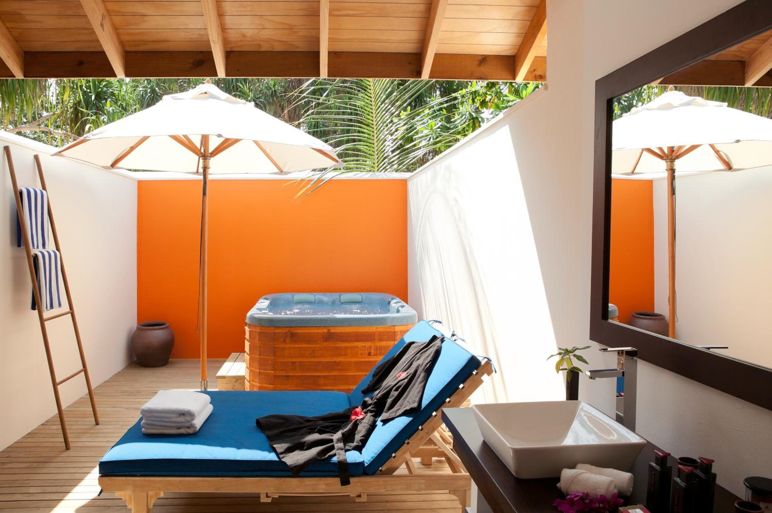 Vilamendhoo Island Resort & Spa - View 29