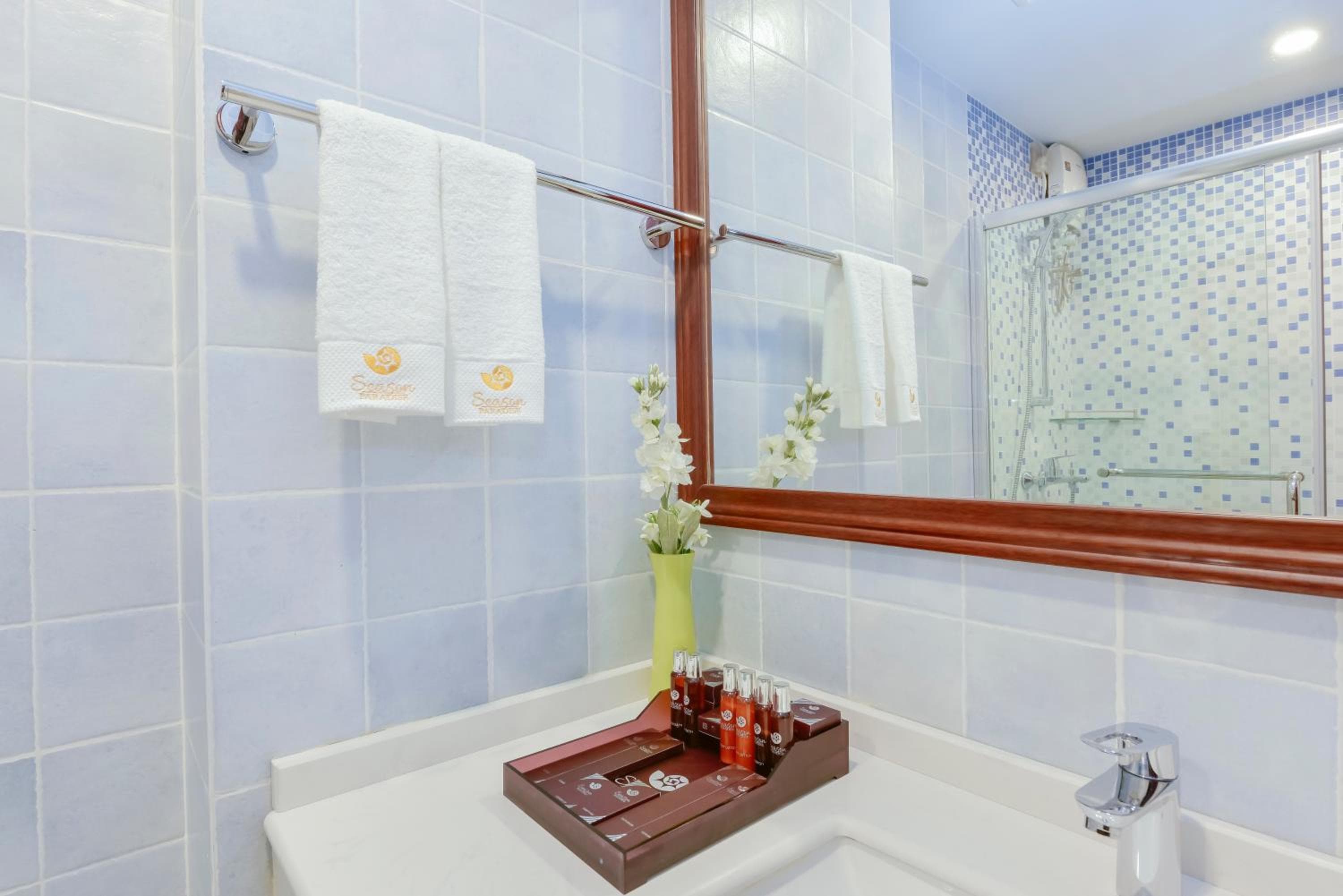 Season Paradise - View 50