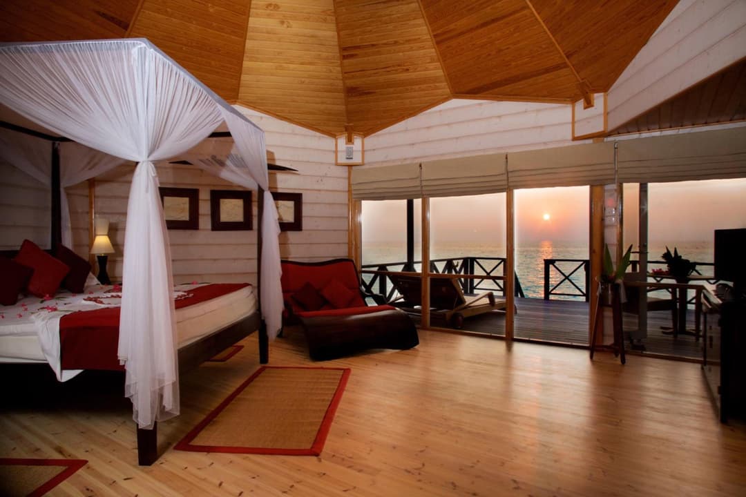 Komandoo Island Resort & Spa - View 39