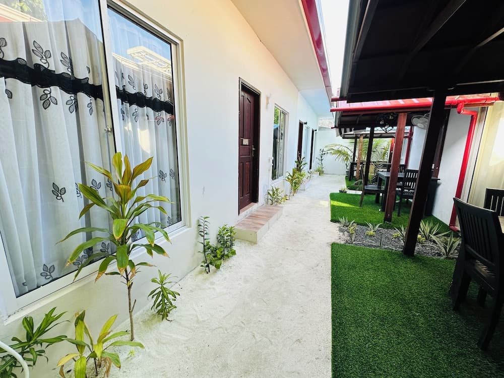 LA CASA VILLA - View 3