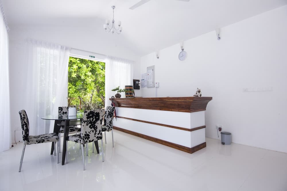 Dhigurah Retreat Beach - View 2