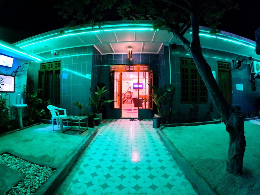 Adroit Beach Inn - View 1