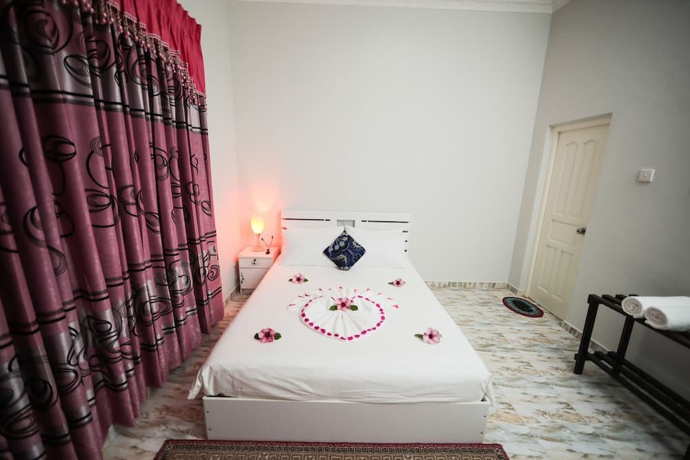 Huvadhoo Inn - View 11