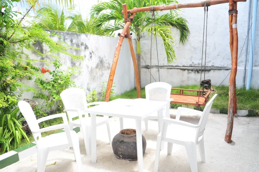 Ungoofaar Inn - View 21