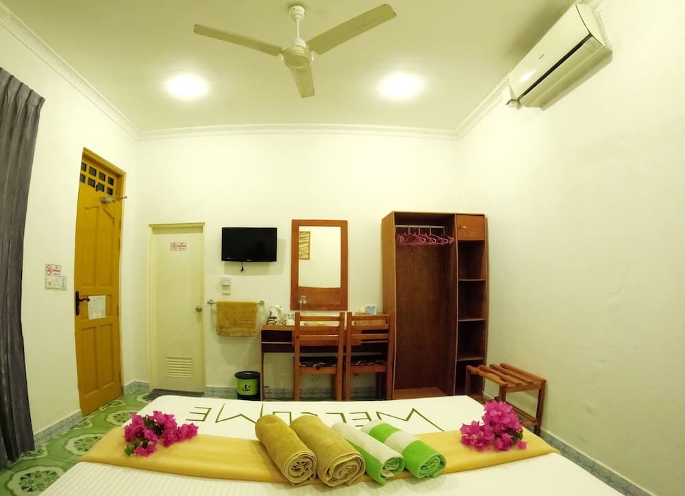 Adroit Beach Inn - View 95