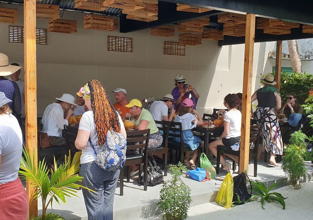 Omadhoo Inn - View 43