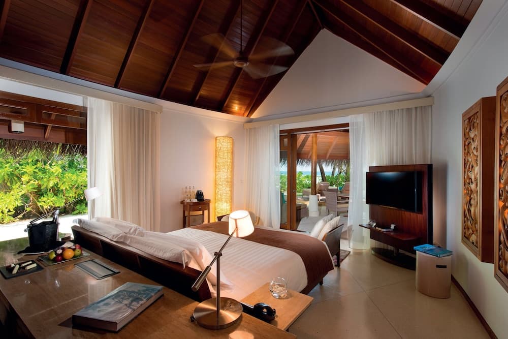 Constance Halaveli - View 98