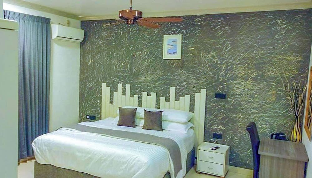 Turtle Inn Dharavandhoo - View 9