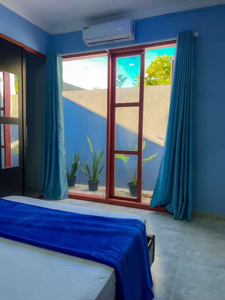 Hide Inn Blue - View 56