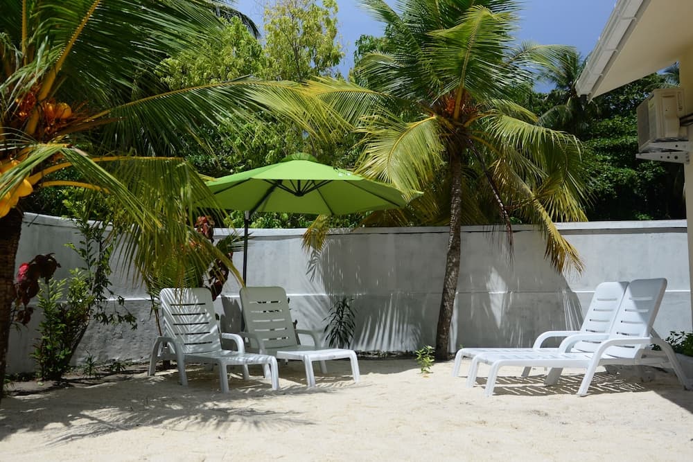 Maclura Residence - View 4