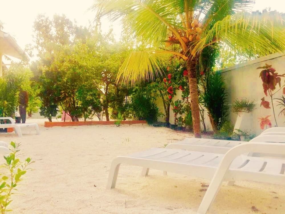 Maclura Residence - View 9