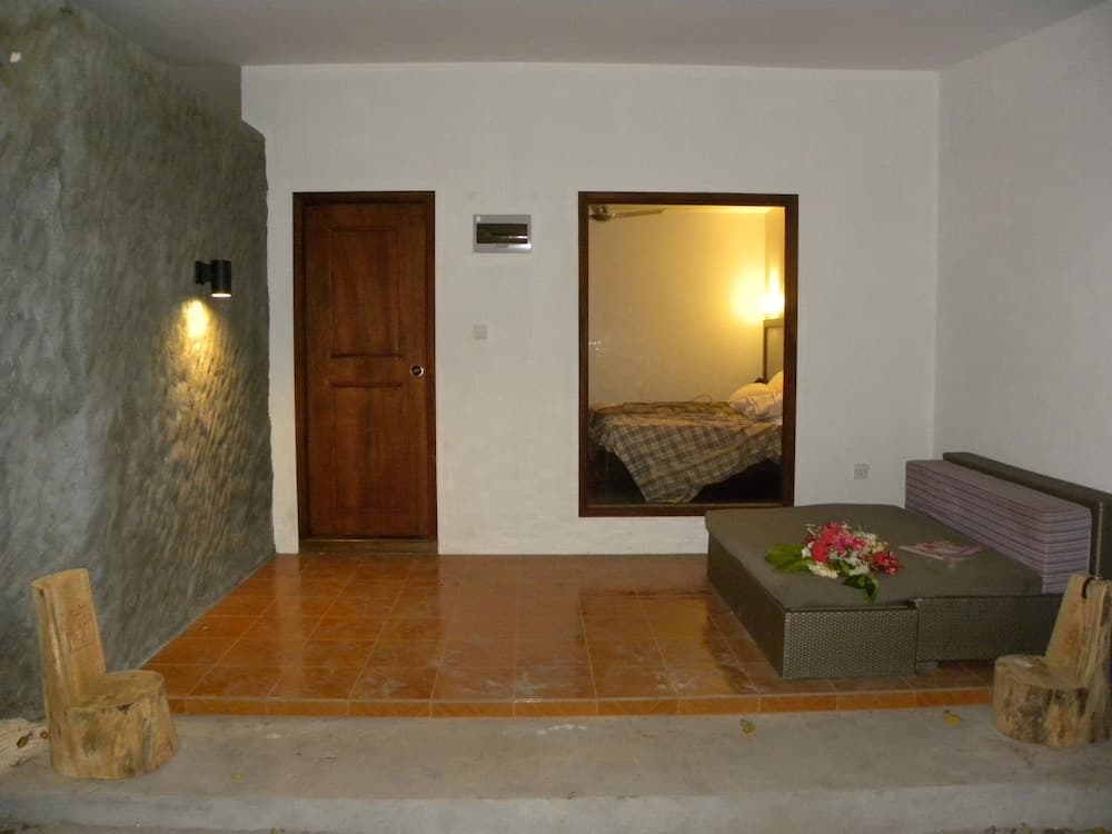 Madi Finolhu Guesthouse - View 3