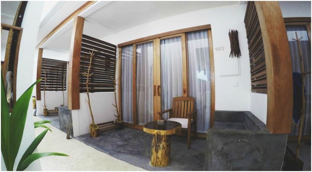 Dhiffushi White Sand Beach Hotel - View 20
