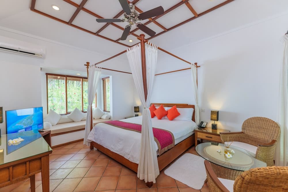 Kuramathi Maldives - View 100