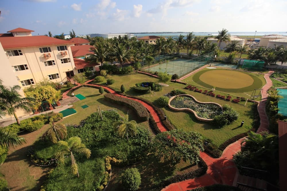 Hulhule Island Hotel - View 42