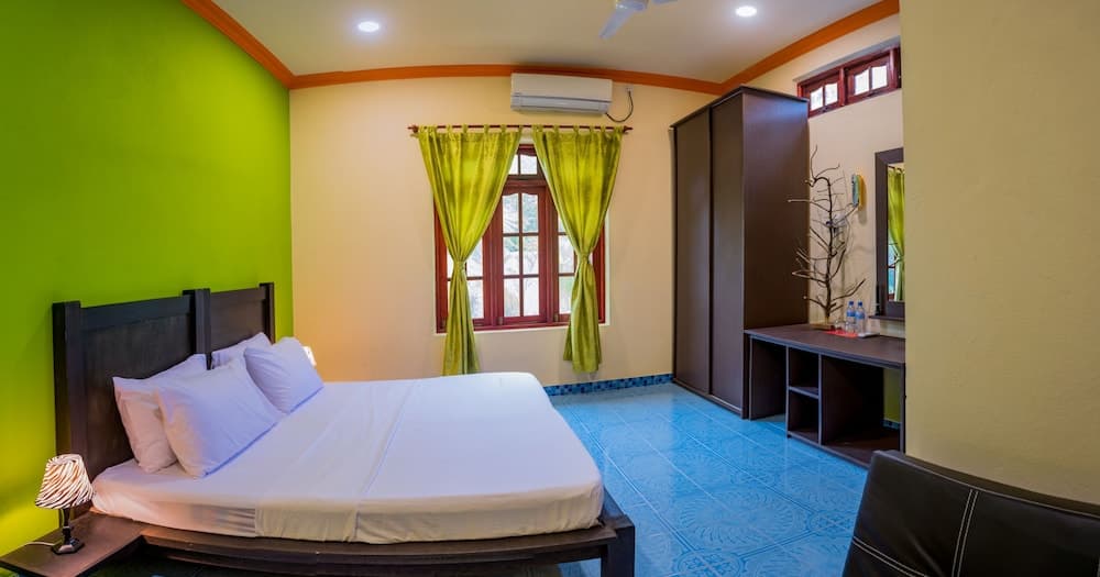 Maclura Residence - View 22