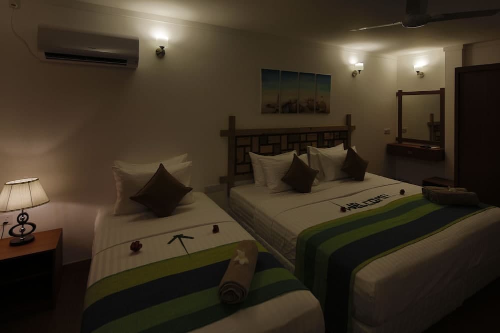 Shallow Lagoon Rasdhoo - View 19