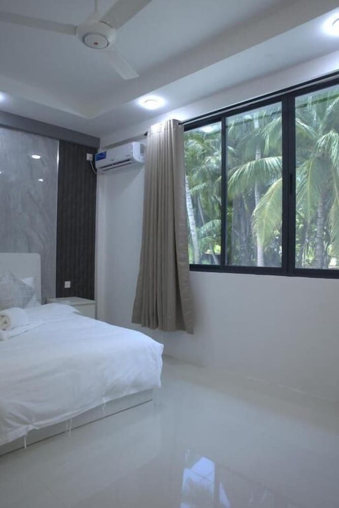 Moro SW Laamu - View 2