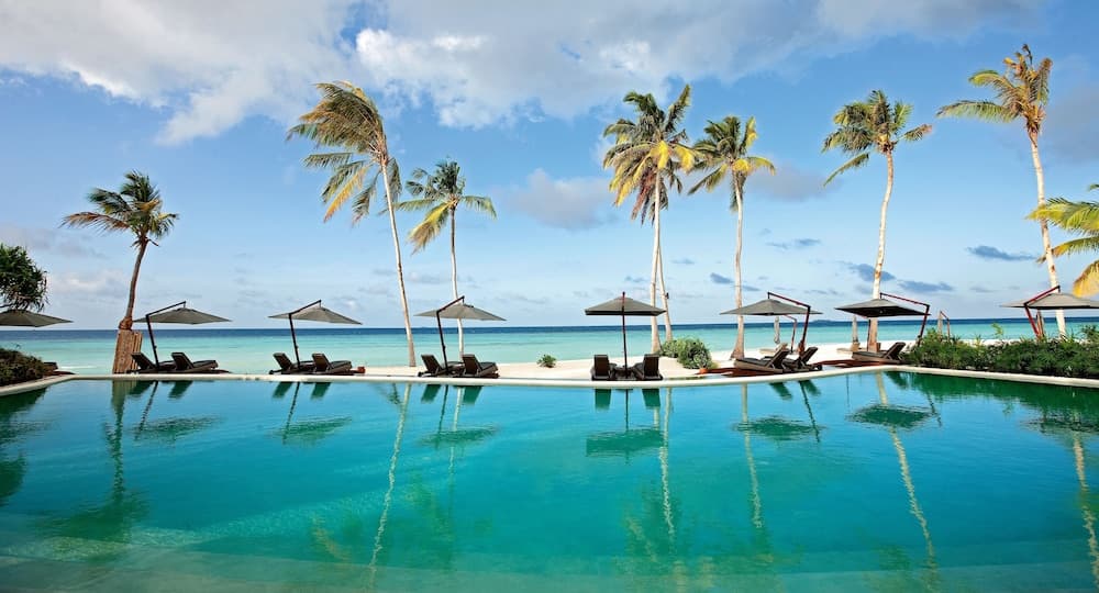 Constance Halaveli - View 36