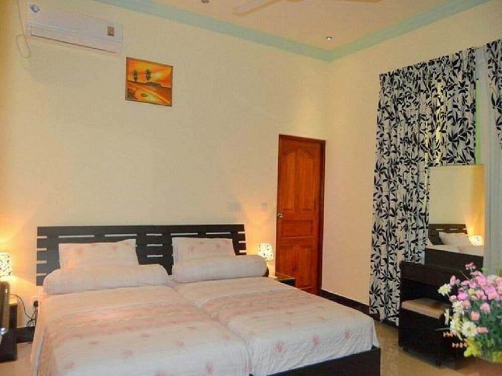 Charming Holiday Lodge - View 10