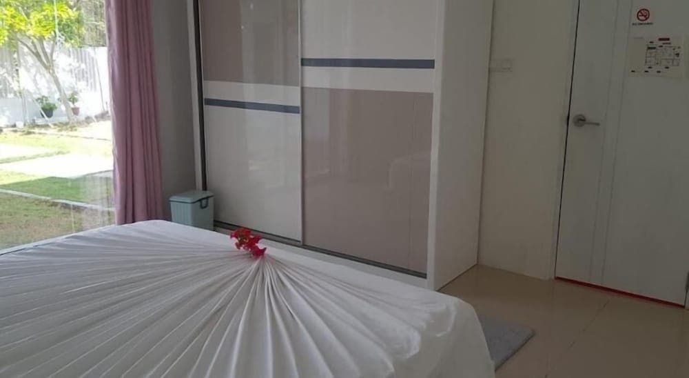 Clove Beach - View 8