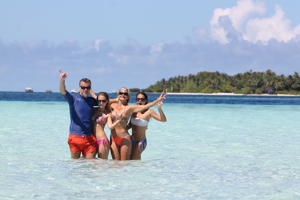 Dhiffushi White Sand Beach Hotel - View 26