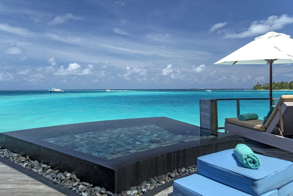 Constance Halaveli - View 40