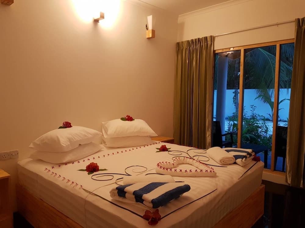 Thoddoo Beach Holiday Inn - View 7